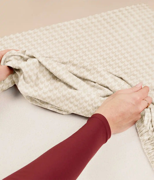 HushDry™ 2-in-1 Waterproof Fitted Bedside Crib Sheet Viscose from Bamboo Tan Houndstooth